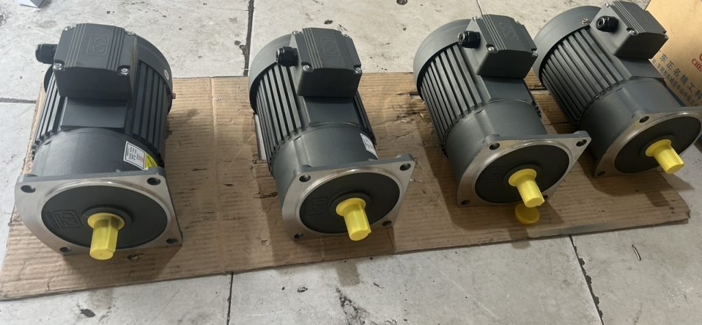 So sánh motor giảm tốc 3 pha và motor giảm tốc 220v